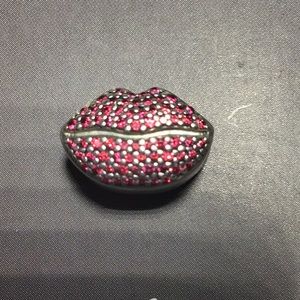 Pandora Kiss more charm